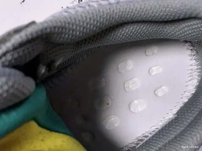 hype EQ7597 Adidas 700 Yeezy Boost Inertia